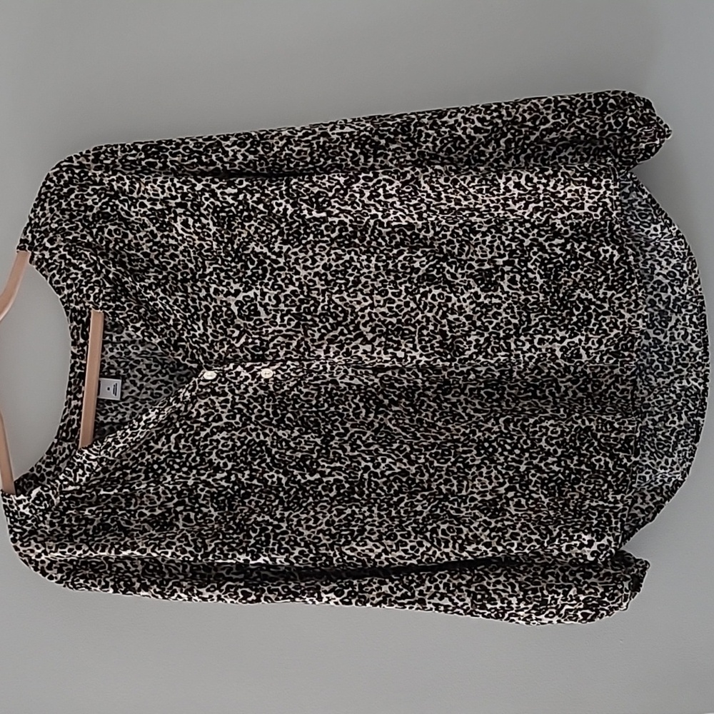 🩷2 For $14🩷Old Navy Pullover Blouse Woman's Medium Animal Print